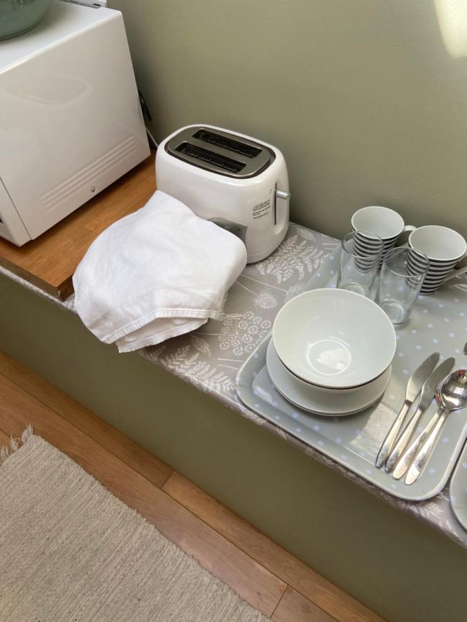 Stunning Annexe 1 Luxury Bedroom, Eating Area & Bathroom Only! Truro Ngoại thất bức ảnh