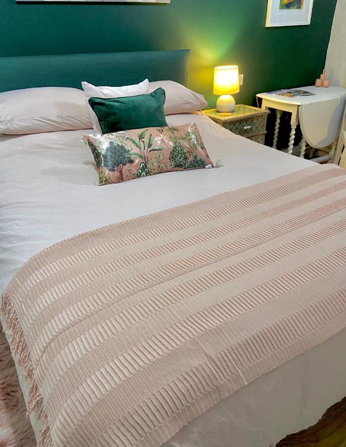 Stunning Annexe 1 Luxury Bedroom, Eating Area & Bathroom Only! Truro Ngoại thất bức ảnh