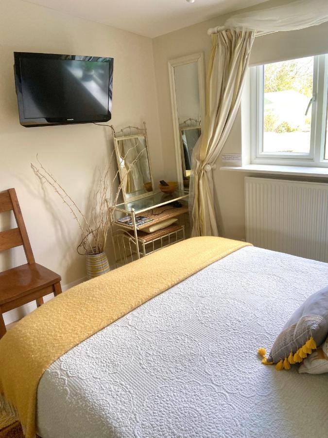 Stunning Annexe 1 Luxury Bedroom, Eating Area & Bathroom Only! Truro Ngoại thất bức ảnh